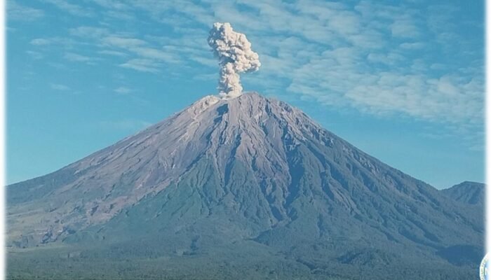 Semeru Erupsi Lagi Pagi Ini, Kolom Abu Membubung 1.000 Meter